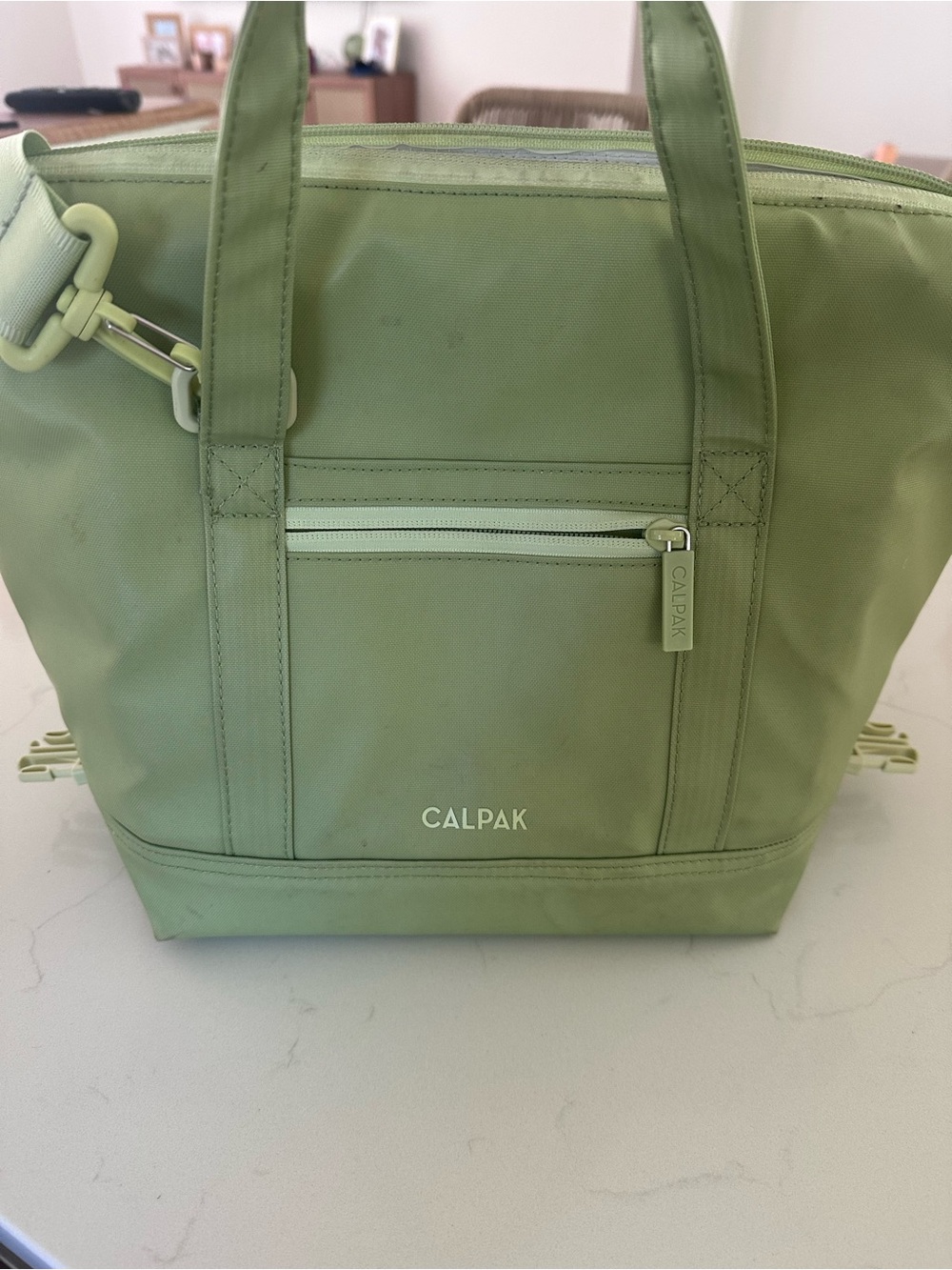 Calpack Insulated 8L Soft-Sided Cooler in green - Picture 3 of 4
